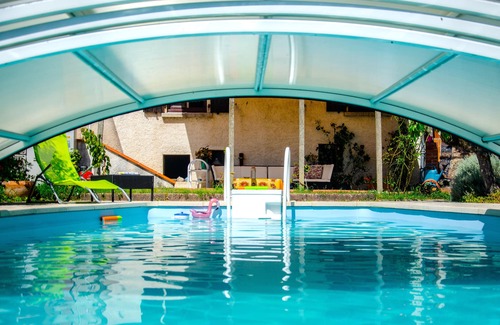 Saint-Benoit-de-Carmaux House | la petite Pierrette room