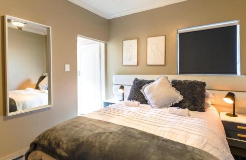 Greater Johannesburg Metropolitan Area Apartment | La Petit Bordeaux