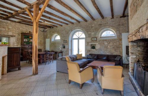 Mayac House | La Petite Cour