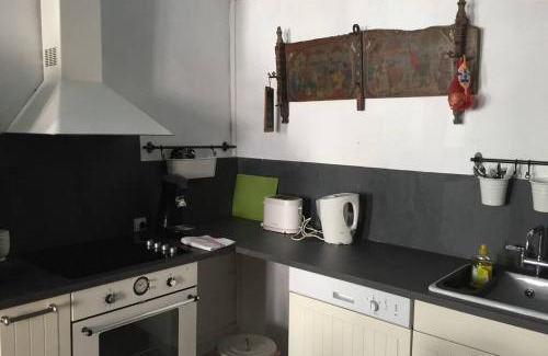 Flavigny-sur-Ozerain House | La petite maison médiévale de Melanie