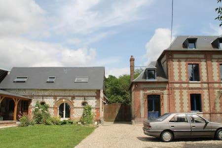 Trepied House | La Petite Maison arc-en-ciel