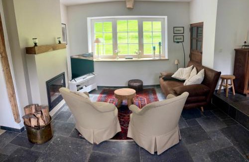 Wanze House | La Petite Maison Blanche