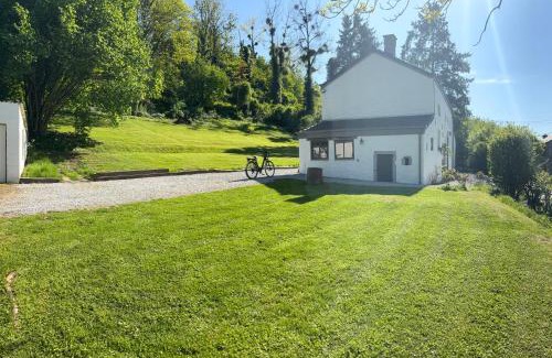 Wanze House | La Petite Maison Blanche