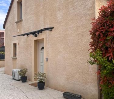 Montbard House | La Petite Maison