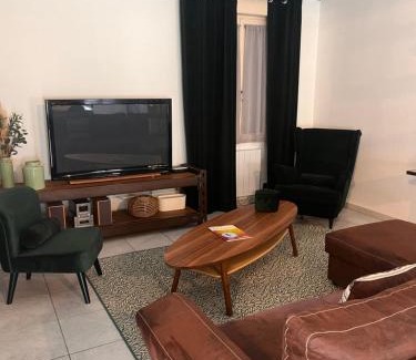 Montbard House | La Petite Maison
