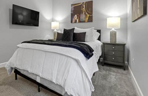 Uptown House | La Petite Maison of Woodlawn