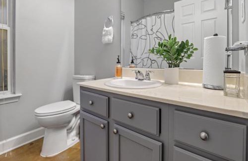 Uptown House | La Petite Maison of Woodlawn