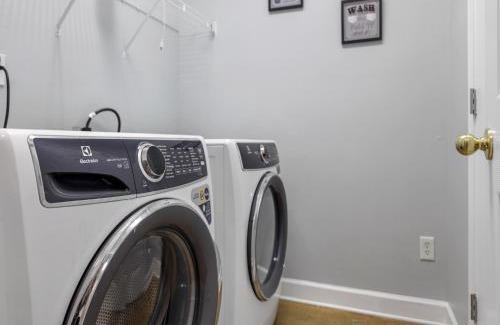 Uptown House | La Petite Maison of Woodlawn