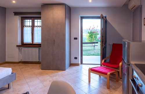 La Morra Apartment | "La Picchiera" 1-room apartment with kitchen and garden, surrounded by vineyards