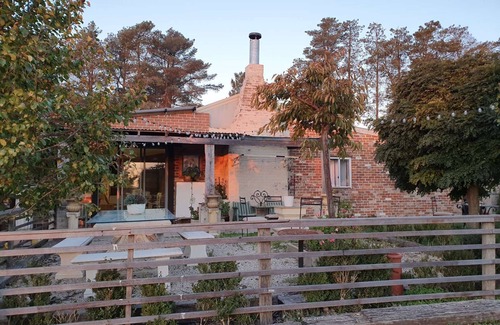 Newbridge House | La Pinata Farm Stay Barn Style Cabin