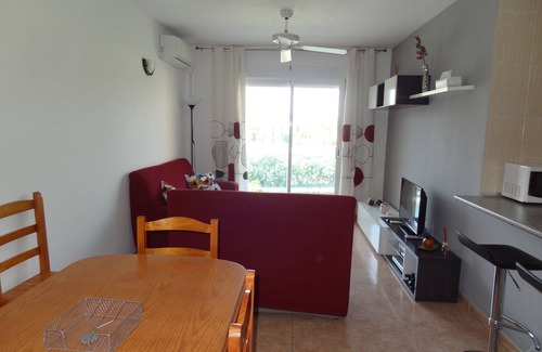 La Pineda Apartment | La Pineda: RESIDENTIAL APARTMENT. With pool, 200m Beach, Port Aventura, PADDLE, Mini golf, petanque, basketball, football .