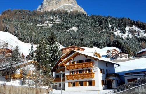 Colfosco Apartment | La Pineta