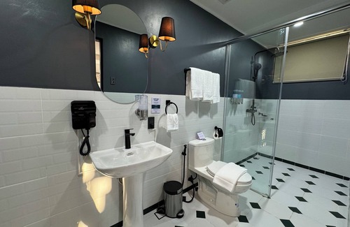 Bais City Hotel | La Planta Hotel and Restaurant