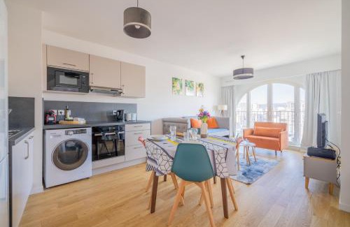 Euromed - La Joliette Apartment | La Porte Bleue - Charmant appt