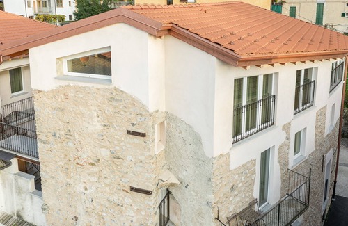 Orino Apartment | La Posteria Junior Suite 1 by icasamia.it