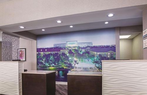 Plano Hotel | La Quinta by Wyndham Dallas Plano West