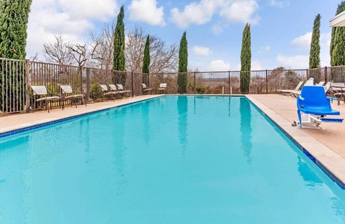 Gonzales Hotel | La Quinta by Wyndham Gonzales TX