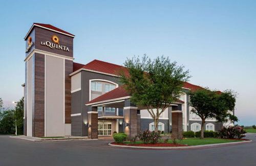Stephenville Hotel | La Quinta by Wyndham Stephenville
