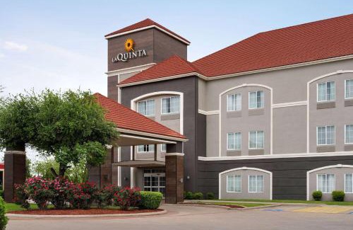 Stephenville Hotel | La Quinta by Wyndham Stephenville