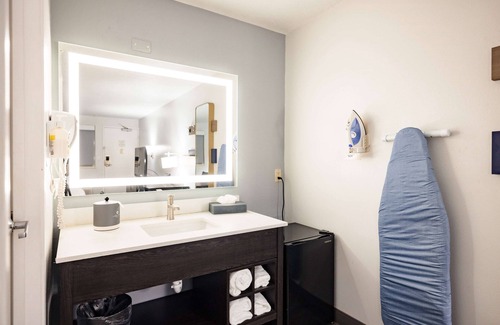 Terrace Park Hotel | La Quinta Inn by Wyndham Tampa Near Busch Gardens