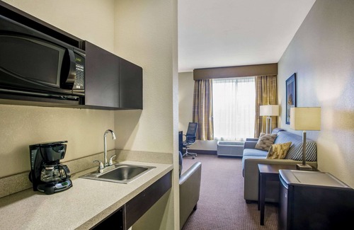 Karnes City Hotel | La Quinta Inn & Suites by Wyndham Karnes City - Kenedy