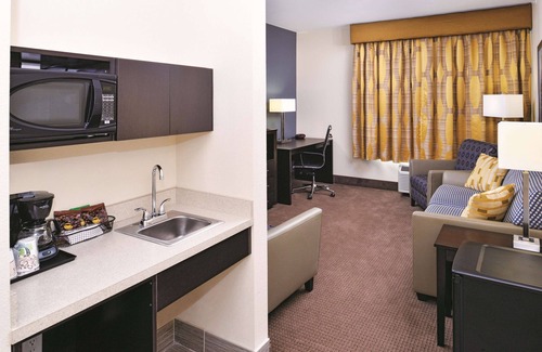 Karnes City Hotel | La Quinta Inn & Suites by Wyndham Karnes City - Kenedy