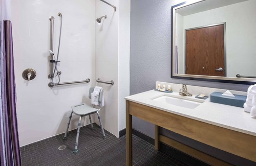 Osage Hotel | La Quinta Inn & Suites by Wyndham Morgantown