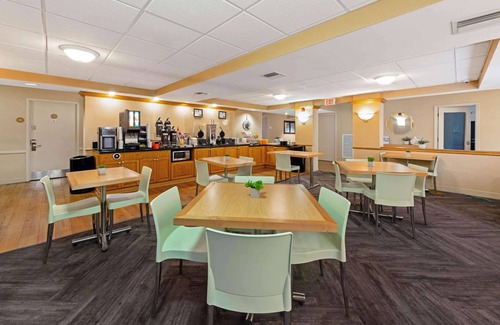Coral Springs Hotel | La Quinta Inn & Suites by Wyndham Coral Springs South