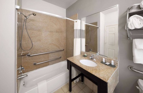 Deer Park Hotel | La Quinta Inn & Suites by Wyndham Deer Park