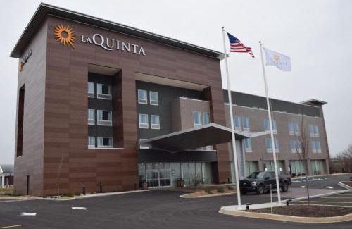 Buechel Hotel | La Quinta Inn & Suites by Wyndham Louisville NE - Old Henry Rd