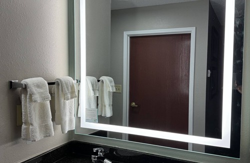 Jeffersontown Hotel | La Quinta Inn & Suites by Wyndham Louisville East