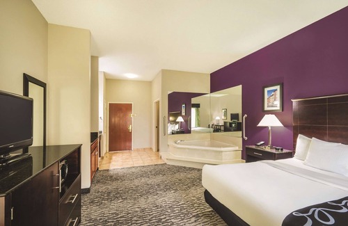 Jeffersontown Hotel | La Quinta Inn & Suites by Wyndham Louisville East