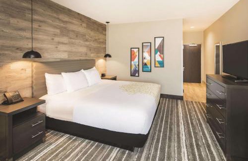 McDonough Hotel | La Quinta Inn & Suites by Wyndham Atlanta South - McDonough