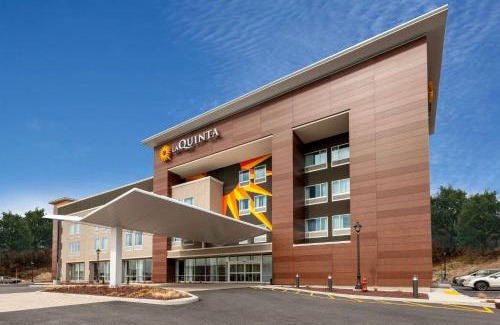 Scotchtown Hotel | La Quinta Inn & Suites by Wyndham Middletown-Goshen