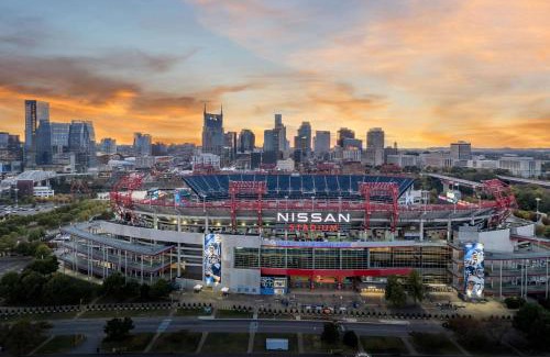 East Bank Hotel | La Quinta Inn & Suites by Wyndham Nashville Downtown Stadium