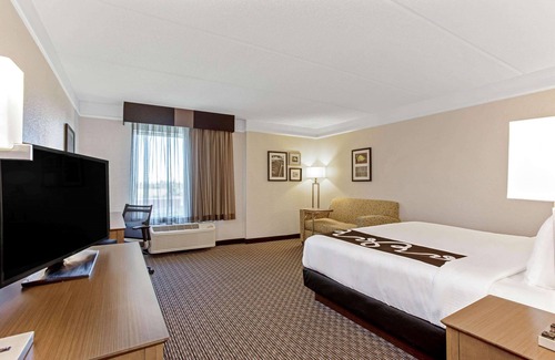 Panama City Hotel | La Quinta Inn & Suites by Wyndham Panama City