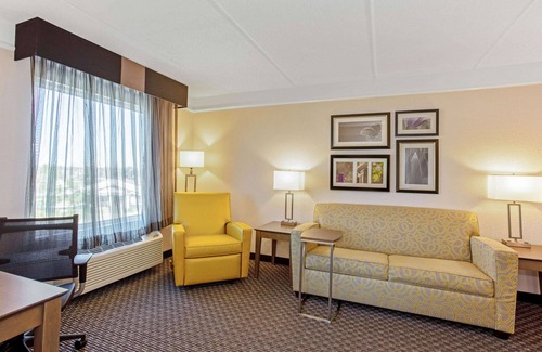 Panama City Hotel | La Quinta Inn & Suites by Wyndham Panama City