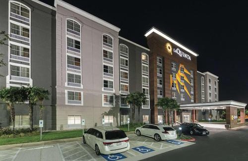Arsenal Hotel | La Quinta Inn & Suites by Wyndham San Antonio Downtown