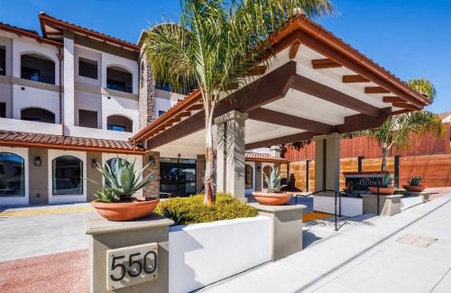 Beach Hill - Beach Flats Hotel | La Quinta Inn & Suites by Wyndham Santa Cruz
