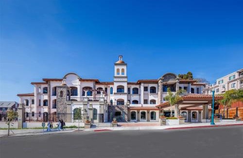 Beach Hill - Beach Flats Hotel | La Quinta Inn & Suites by Wyndham Santa Cruz