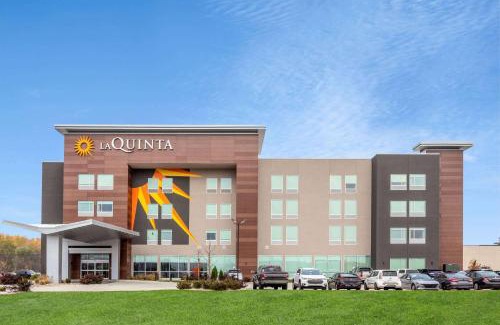 Joliet Hotel | La Quinta Inn & Suites by Wyndham Shorewood
