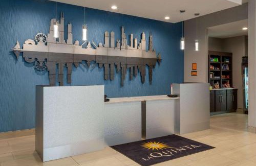 Joliet Hotel | La Quinta Inn & Suites by Wyndham Shorewood