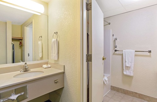 Assembly Square Hotel | La Quinta Inn & Suites by Wyndham Boston Somerville