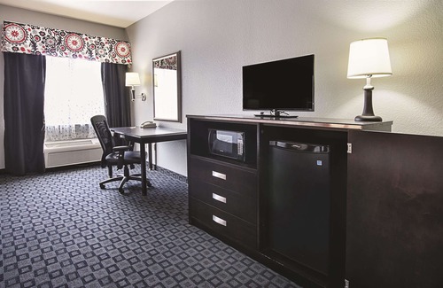 Hutchins Hotel | La Quinta Inn & Suites by Wyndham Dallas - Hutchins