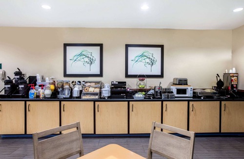 Pasadena Hotel | La Quinta Inn & Suites by Wyndham Pasadena
