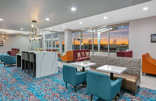Euless Hotel | La Quinta Inn & Suites by Wyndham DFW West-Glade Parks
