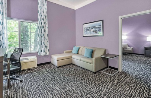 Norfolk - Virginia Beach Hotel | La Quinta Inn & Suites by Wyndham Norfolk