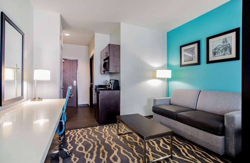 Roanoke Hotel | La Quinta Inn & Suites by Wyndham Northlake Fort Worth