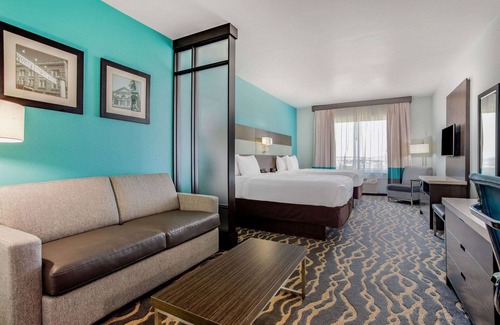 Roanoke Hotel | La Quinta Inn & Suites by Wyndham Northlake Fort Worth
