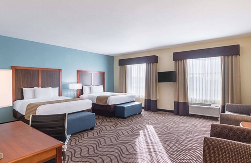 Mathis Hotel | La Quinta Inn & Suites by Wyndham Mathis